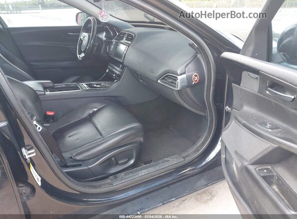 SAJAD4FX4JCP31701 2018 JAGUAR XF Black Вид салону спереду