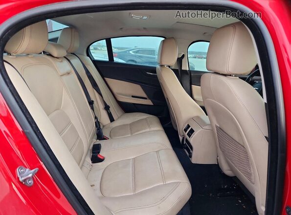 SAJAE4FX6JCP34869 2018 JAGUAR XF Red Widok tylnych siedzeń