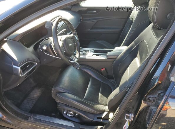 SAJAM4FV6JCP17040 2018 JAGUAR XF Black Вид салону спереду