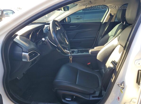 SAJAR4FX3KCP52591 2019 JAGUAR XF White Front interior view