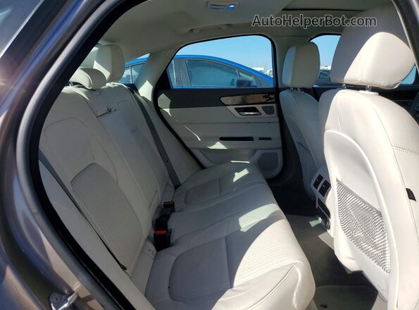SAJBE4BV6GCY11578 2016 JAGUAR XF Tan Widok tylnych siedzeń