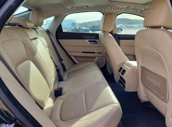 SAJBK4BVXGCY15660 2016 JAGUAR XF Black Vista de los asientos traseros