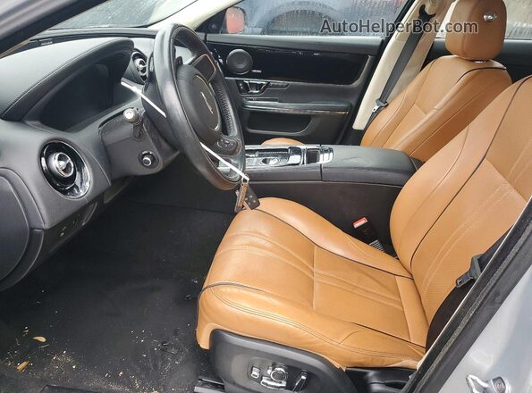 SAJWA1C75G8V98959 2016 JAGUAR XJ Серебряный Вид салона спереди