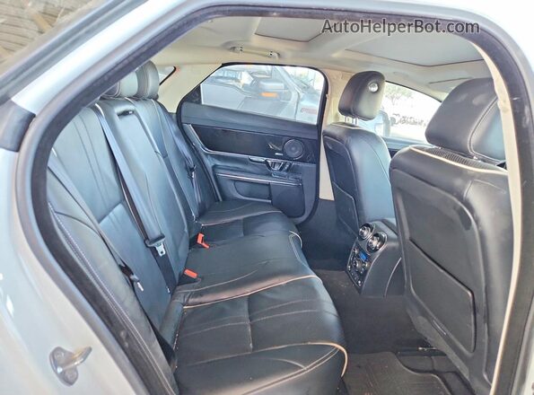 SAJWA1CE4GMW01047 2016 JAGUAR XJ White Rear seats view