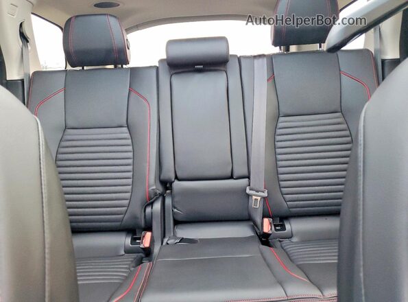 SALCL2FX3PH321295 2023 LAND ROVER DISCOVERY Black Widok tylnych siedzeń