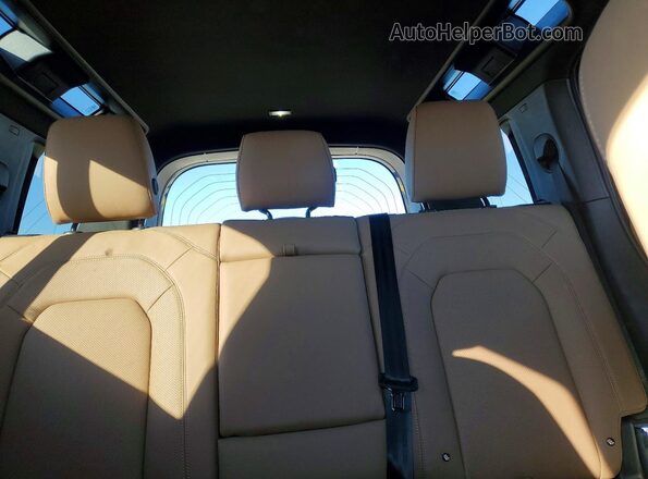 SALEJ7EX9S2429302 2025 LAND ROVER DEFENDER Gray Widok tylnych siedzeń