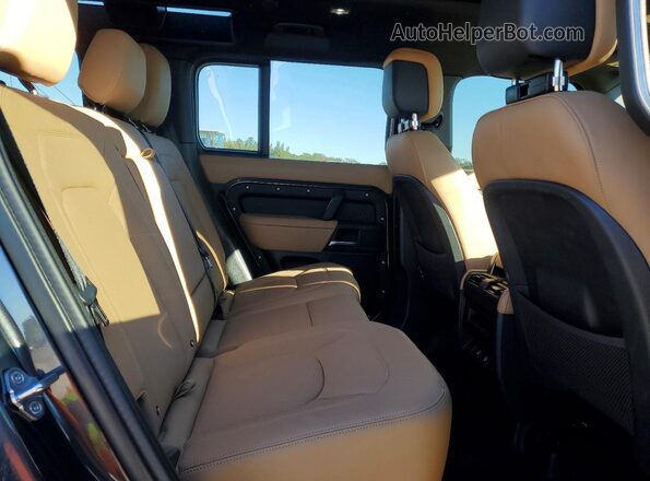 SALEJ7EX9S2429302 2025 LAND ROVER DEFENDER Gray Widok wnętrza z tyłu