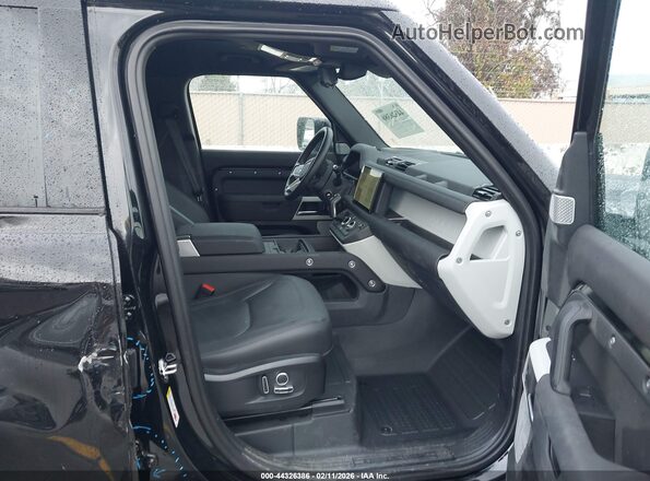 SALEJFFU8R2311279 2024 LAND ROVER DEFENDER Черный Вид салона спереди