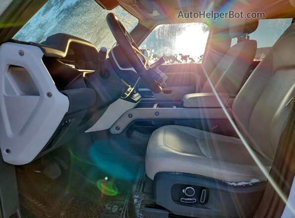 SALEVFEU7P2173673 2023 LAND ROVER DEFENDER White Front interior view