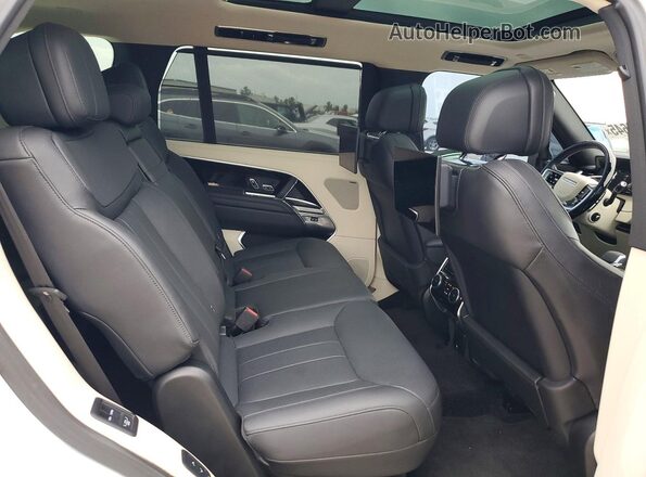 SALKPBE7XPA025006 2023 LAND ROVER RANGE White Սալոնի հետևի տեսք