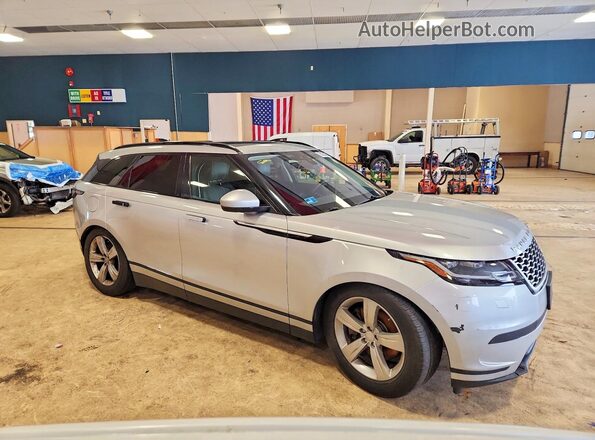 SALYB2RV1JA743097 2018 LAND ROVER RANGE Серебряный Вид спереди