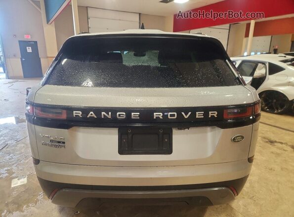 SALYB2RV1JA743097 2018 LAND ROVER RANGE Серебряный Вид салона спереди