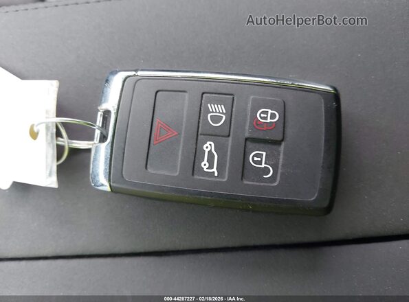SALYL2EX6SA808340 2025 LAND ROVER RANGE ROVER VELAR Белый Вид панели приборов