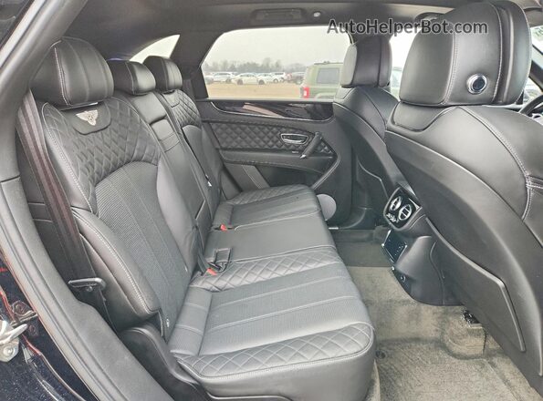 SJAAC2ZV6JC017957 2018 BENTLEY BENTAYGA Black Սալոնի հետևի տեսք