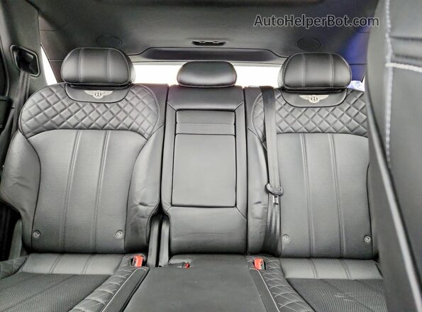 SJAAC2ZV6JC017957 2018 BENTLEY BENTAYGA Black Հետևի նստատեղերի տեսք