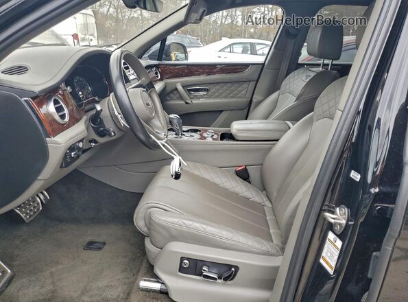 SJAAC2ZV7HC013149 2017 BENTLEY BENTAYGA Черный Вид салона спереди