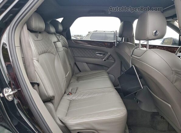 SJAAC2ZV7HC013149 2017 BENTLEY BENTAYGA Черный Вид задних сидений