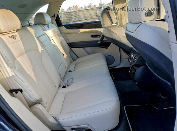 SJAAM2ZV0KC024966 2019 BENTLEY BENTAYGA Black უკანა სალონის ხედი
