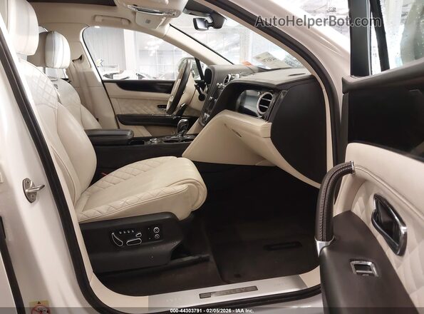 SJAAM2ZV1LC029787 2020 BENTLEY BENTAYGA White Front interior view