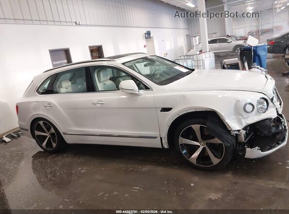 SJAAM2ZV1LC029787 2020 BENTLEY BENTAYGA White 360 interior view
