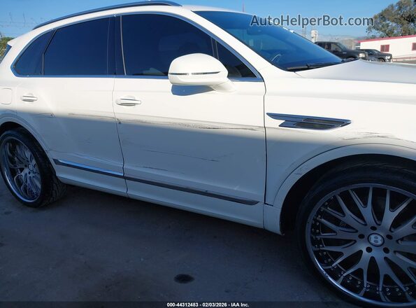 SJAAM2ZV6MC035120 2021 BENTLEY BENTAYGA White Vista frontal