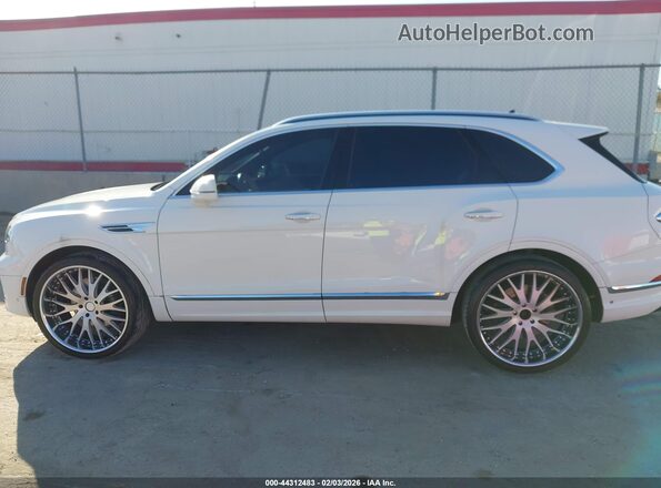 SJAAM2ZV6MC035120 2021 BENTLEY BENTAYGA White Vista interior de 360 grados