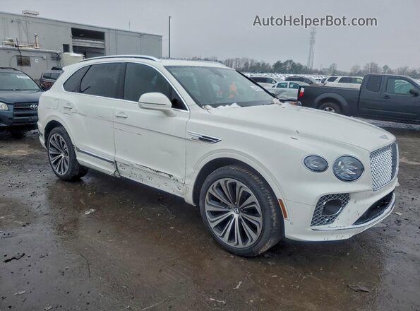 SJAAM2ZV8MC033708 2021 BENTLEY BENTAYGA Белый Передняя правая четверть