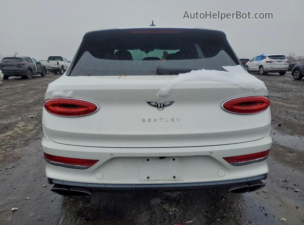SJAAM2ZV8MC033708 2021 BENTLEY BENTAYGA Белый Вид сзади