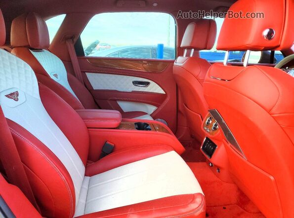 SJAAM2ZV9MC036066 2021 BENTLEY BENTAYGA Burgundy Widok tylnych siedzeń