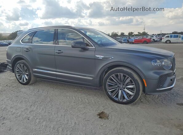 SJAAR2ZV8MC035945 2021 BENTLEY BENTAYGA Серебряный Передняя правая четверть