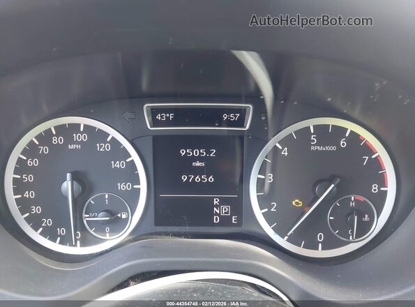 SJKCH5CP5HA019111 2017 INFINITI QX30 Gray Вид задніх сидінь