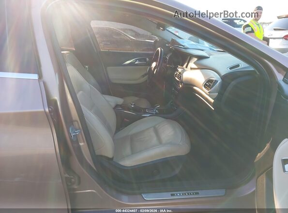 SJKCH5CP7JA053864 2018 INFINITI QX30 Champagne 
