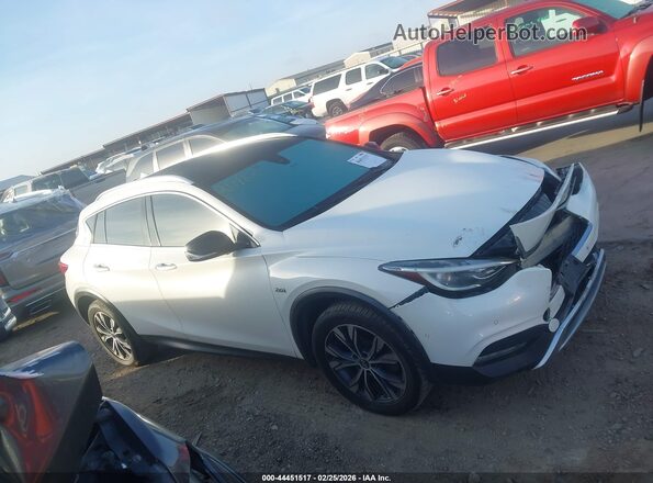 SJKCH5CRXHA034219 2017 INFINITI QX30 White Widok wnętrza z tyłu