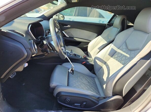 TRUC5AFV3H1012159 2017 AUDI TT Silver Widok wnętrza z przodu