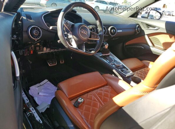 TRUT5CFV1J1007060 2018 AUDI TT White Вид панелі приладів