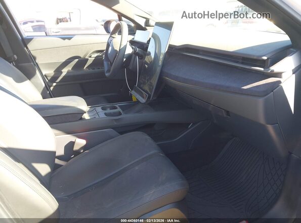 VCF1EBU2XPG007200 2023 FISKER OCEAN White Vista interior delantera