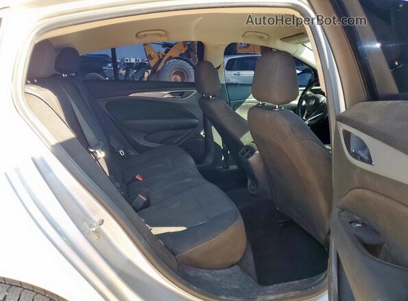 W04GL6SX9J1124034 2018 BUICK REGAL Silver Widok tylnych siedzeń
