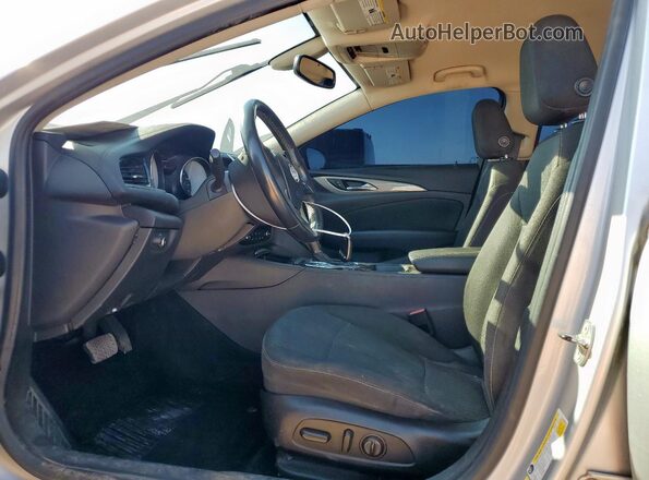 W04GL6SX9J1124034 2018 BUICK REGAL Silver Widok wnętrza z przodu