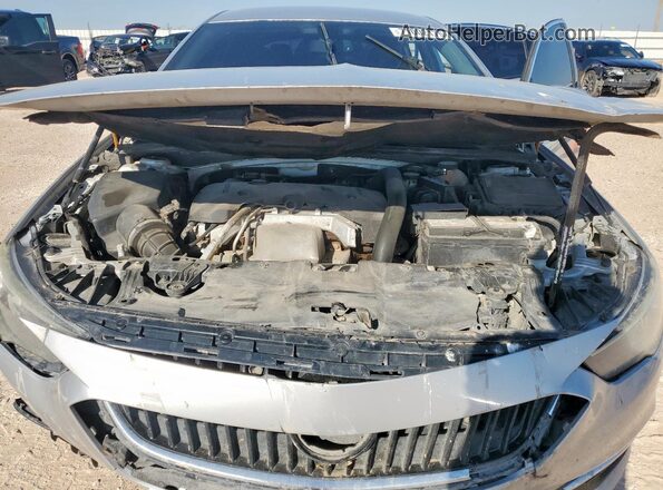 W04GL6SX9J1124034 2018 BUICK REGAL Silver Widok wnętrza z tyłu