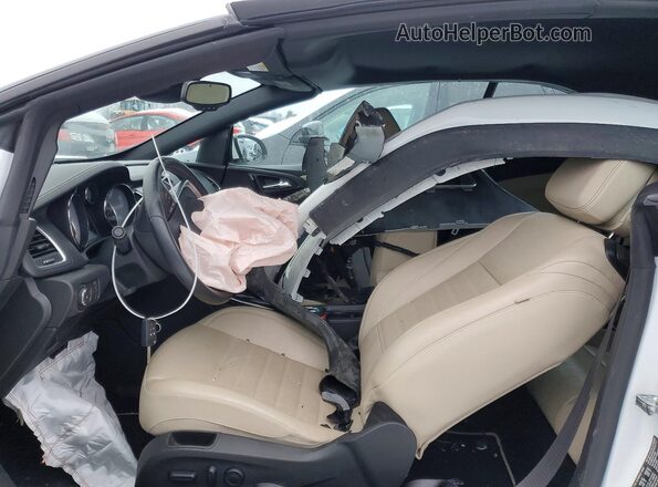 W04WH3N57JG088542 2018 BUICK CASCADA White Вид салону спереду