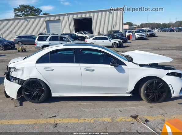 W1K3G4EB0MJ269440 2021 MERCEDES-BENZ A 220 White Widok wnętrza z tyłu