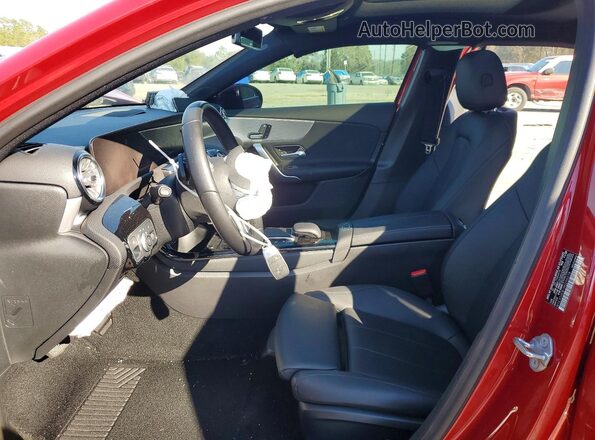 W1K3G4EB1MJ290278 2021 MERCEDES-BENZ A Красный Вид салона спереди