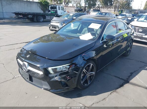 W1K3G4EB2NJ377771 2022 MERCEDES-BENZ A 220 Black Առջևի ձախ երեք քառորդ տեսարան