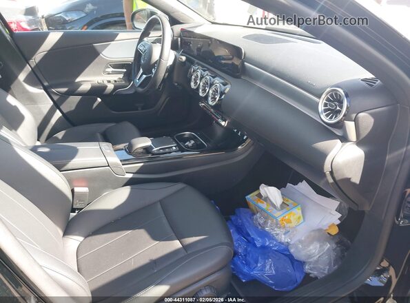 W1K3G4EB2NJ377771 2022 MERCEDES-BENZ A 220 Black Սալոնի դիմացի տեսք