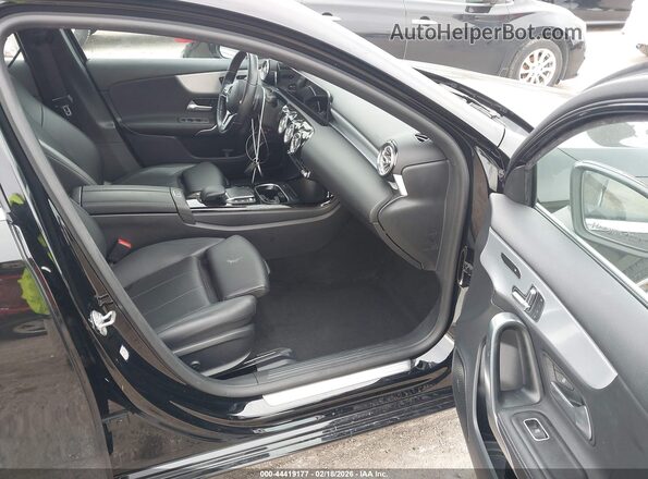 W1K3G4EB4MJ276794 2021 MERCEDES-BENZ A 220 Black Vista interior delantera