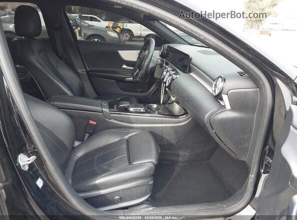 W1K3G4EB6MJ265599 2021 MERCEDES-BENZ A 220 Black Vista interior delantera