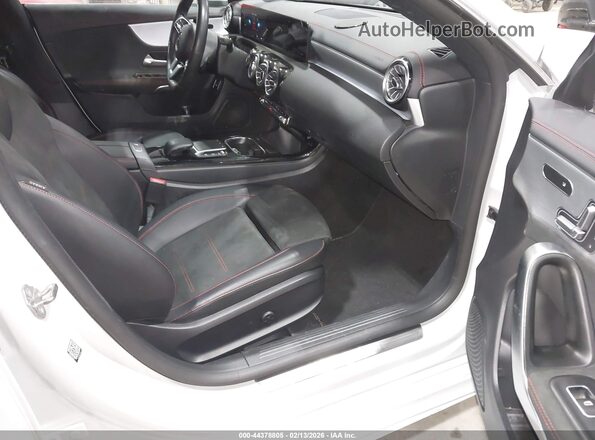 W1K5J4HB0MN169384 2021 MERCEDES-BENZ CLA 250 Белый Вид салона спереди