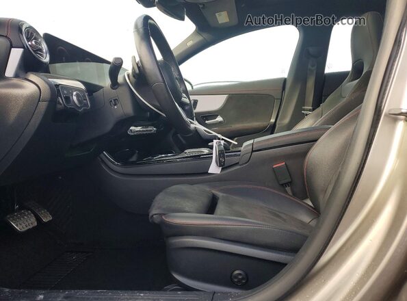 W1K5J4HB4MN179836 2021 MERCEDES-BENZ CLA-CLASS Серебряный Вид салона спереди