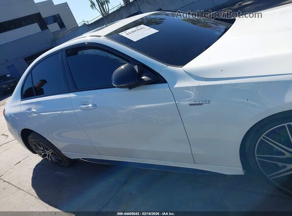 W1KAF8HB6TR309520 2026 MERCEDES-BENZ AMG C 43 White Widok wnętrza z tyłu