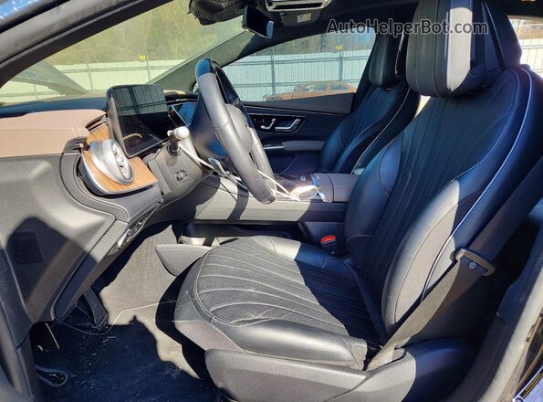 W1KCG2DB5NA009297 2022 MERCEDES-BENZ EQS Gray Front interior view